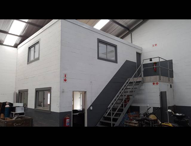 700M² FACTORY TO LET IN BLACKHEATH INDUSTRIAL